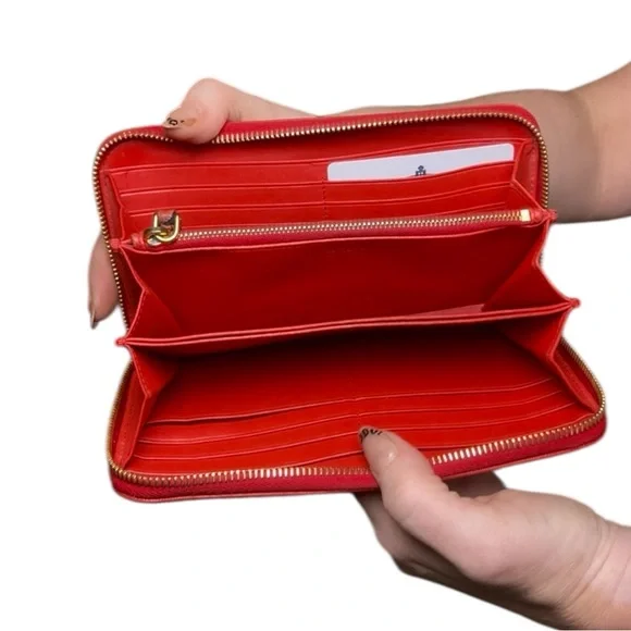 Prada zip-around continental wallet in Vitello Move leather in red (Lacca) - Picture 12 of 14